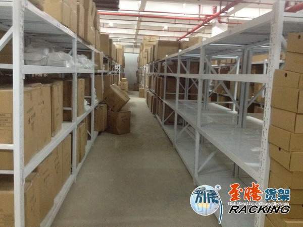 某鞋業(yè)客戶成品倉庫貨架安裝完畢